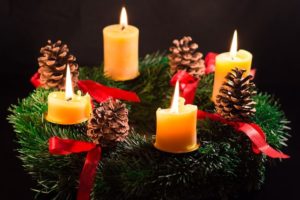 christmas-wreath-and-candles-2